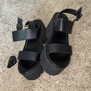 Chunky Bottom Platform Heels 🖤